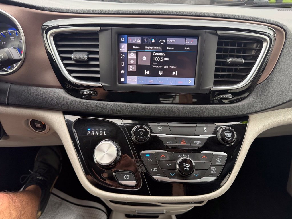 Used 2024 Chrysler Voyager LX FWD image 9