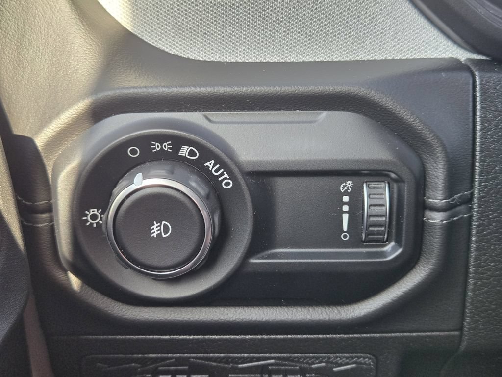 Used 2024 Jeep Wrangler Unlimited Sahara w/ Safety Group AWD/4WD image 22