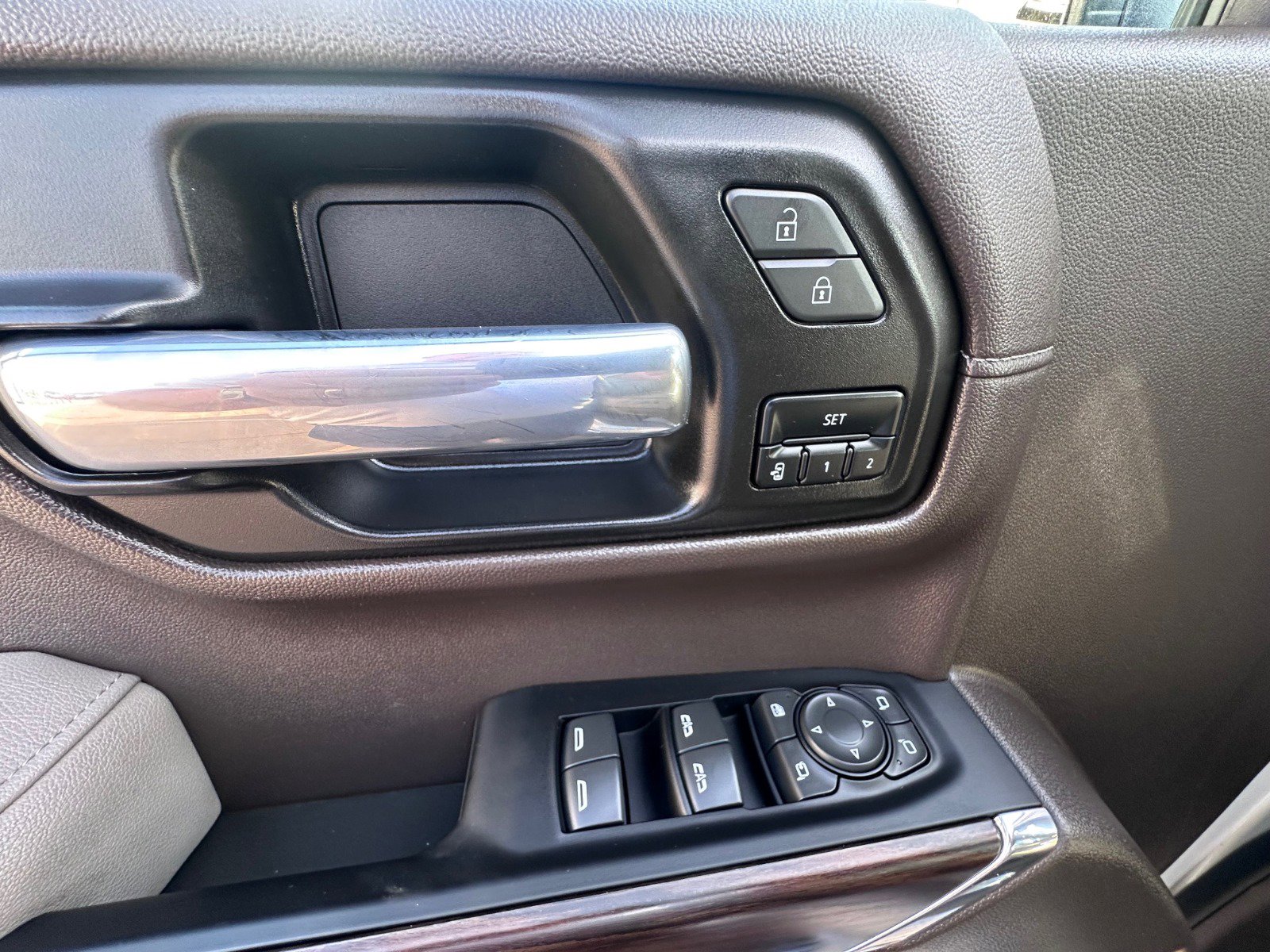 Used 2021 GMC Sierra 1500 SLT image 8