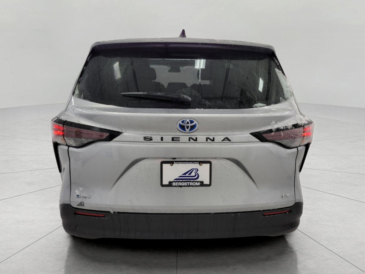 Used 2025 Toyota Sienna LE image 26