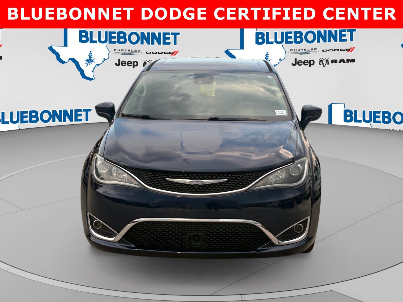 Used 2019 Chrysler Pacifica Touring Plus w/ Advanced Safetytec Group FWD image 2