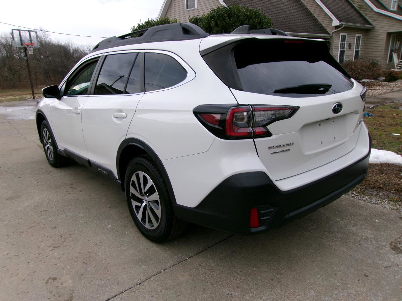 Used 2021 Subaru Outback Premium image 10