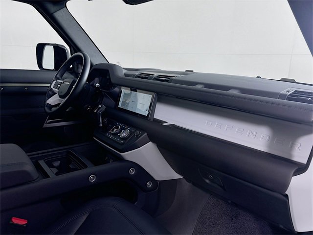 Used 2024 Land Rover Defender 110 S image 31