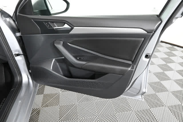 Used 2021 Volkswagen Jetta SE image 11