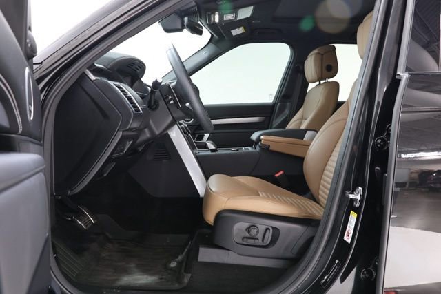 Used 2024 Land Rover Discovery Dynamic SE image 17