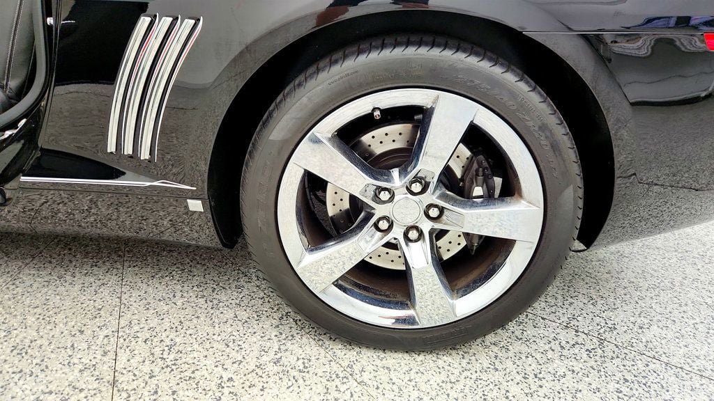 Used 2010 Chevrolet Camaro SS w/ RS Package RWD image 9