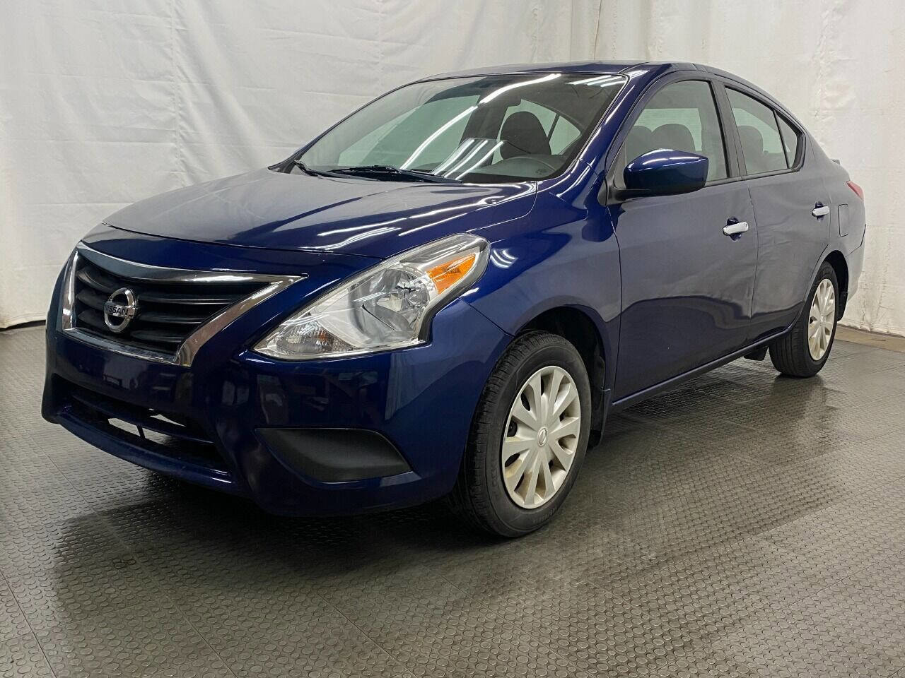 Used 2018 Nissan Versa SV image 4