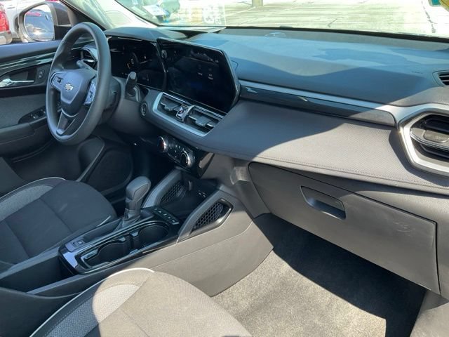 Used 2025 Chevrolet TrailBlazer LT AWD/4WD image 18