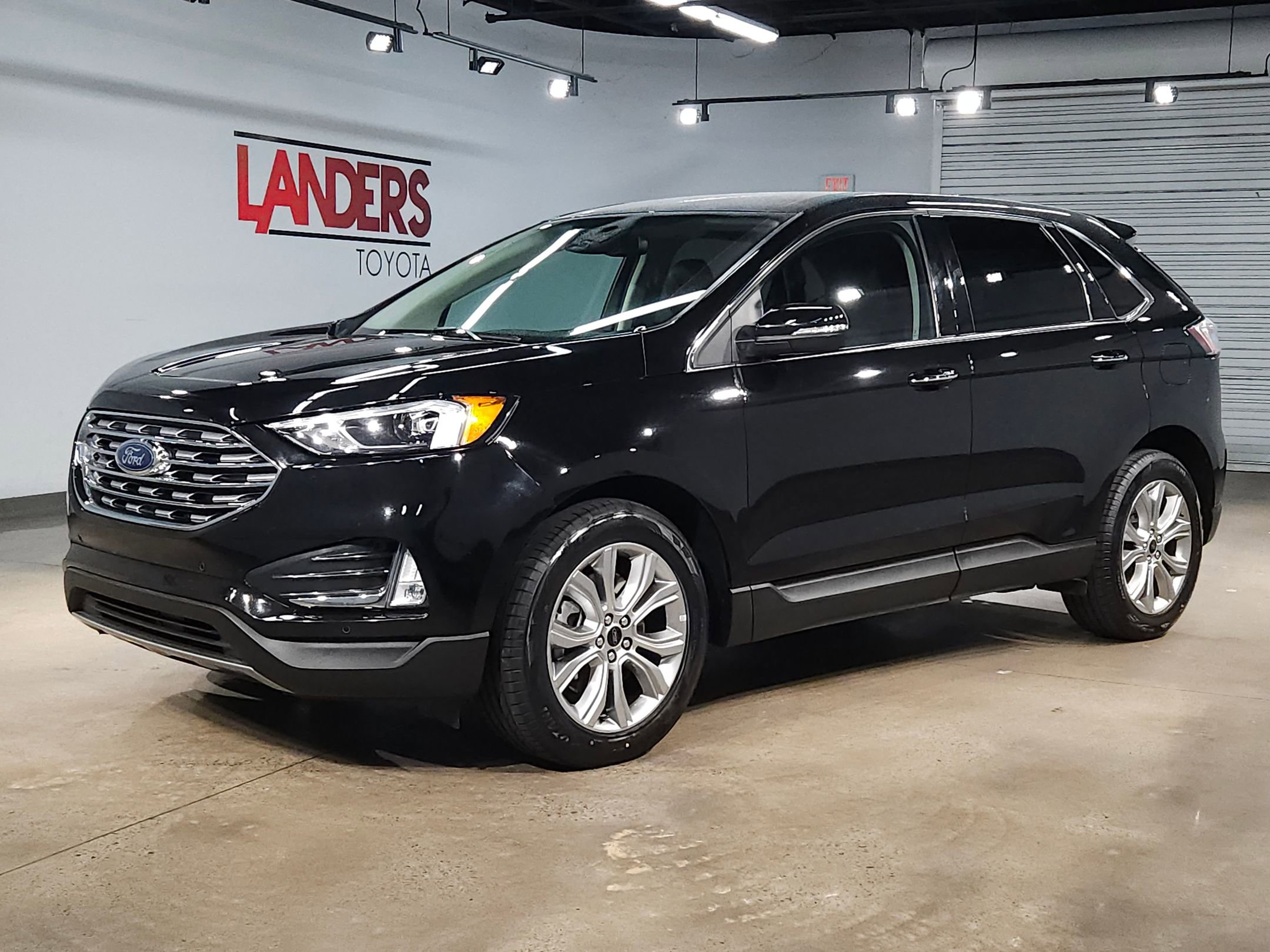 Used 2024 Ford Edge Titanium image 3