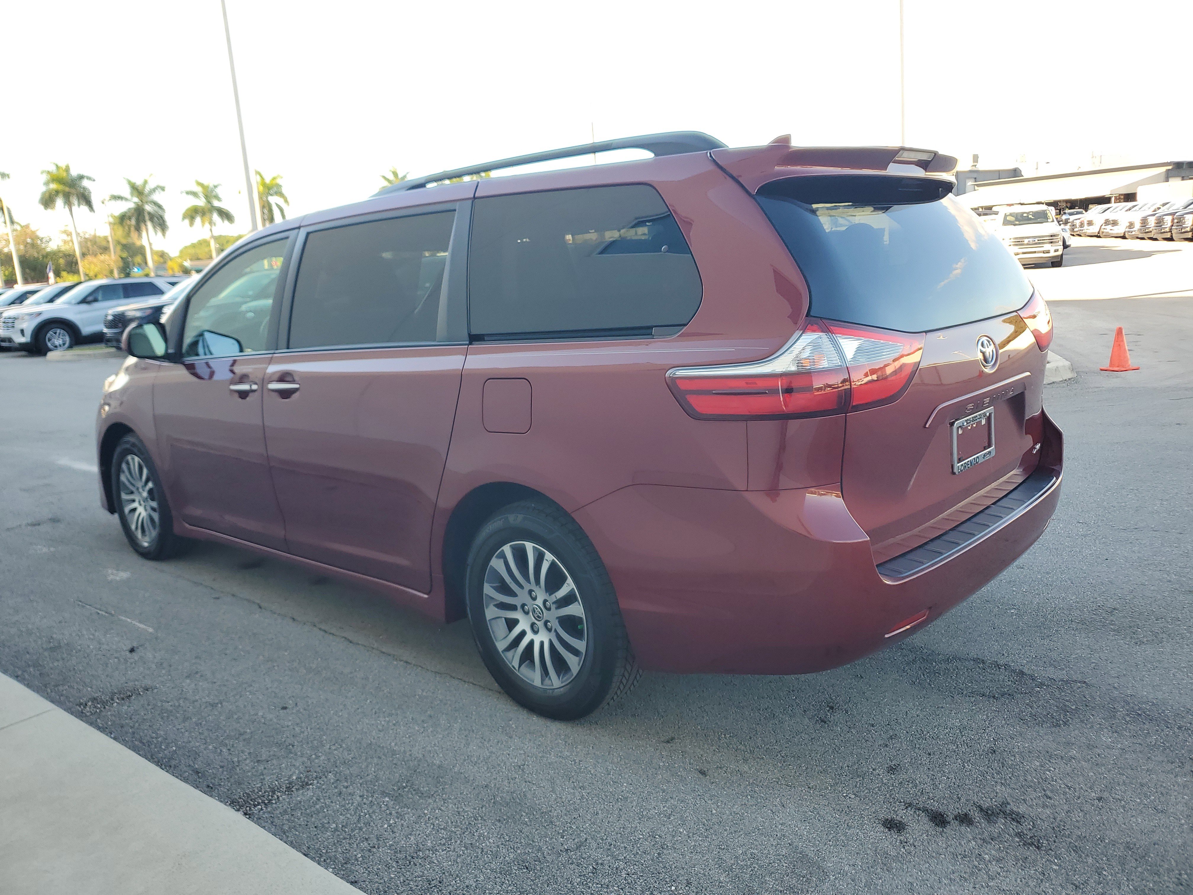 Used 2020 Toyota Sienna XLE image 7