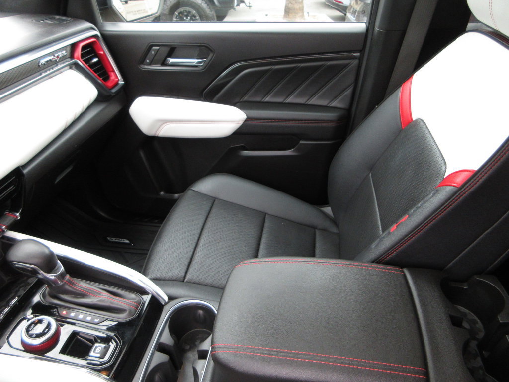 Used 2024 GMC Canyon AT4X AWD/4WD image 25