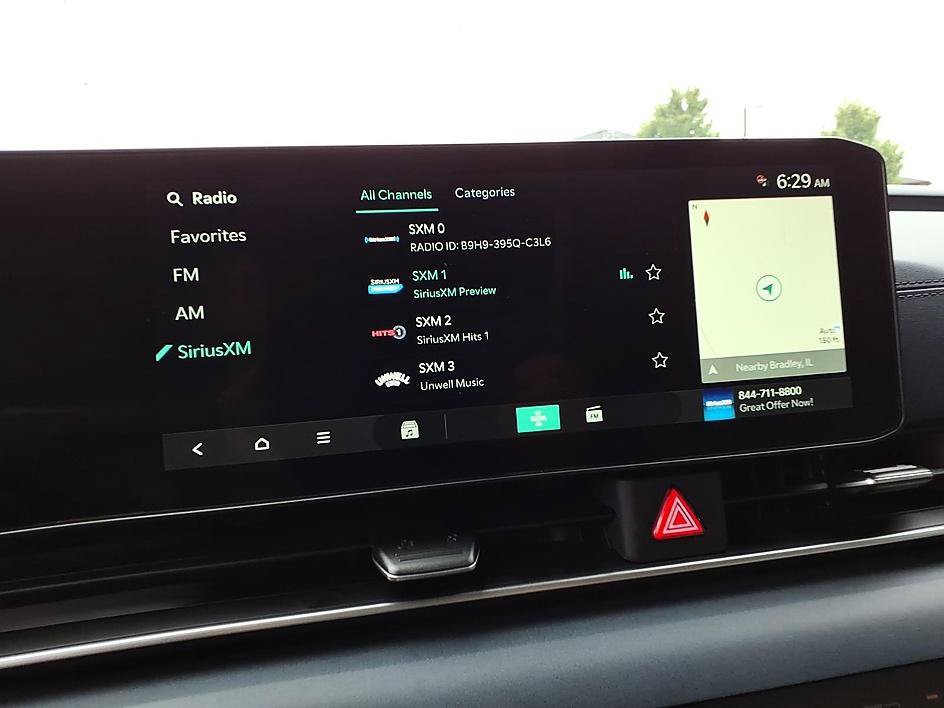Used 2025 Kia Carnival EX FWD image 31