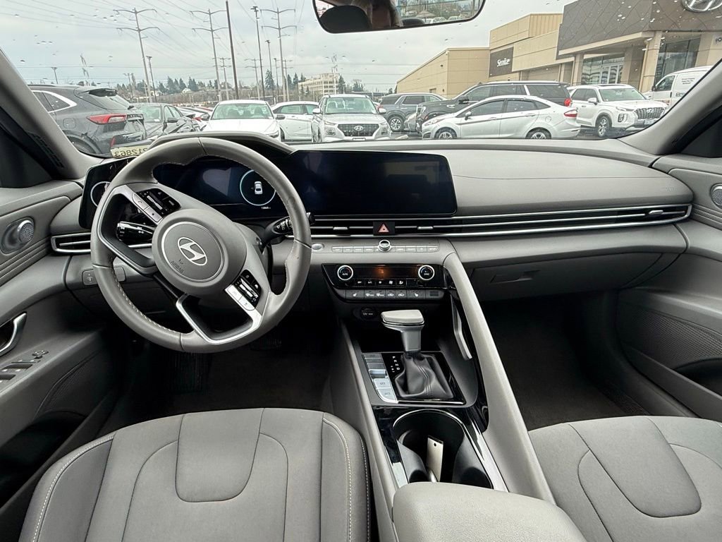 Certified 2025 Hyundai Elantra SEL image 7
