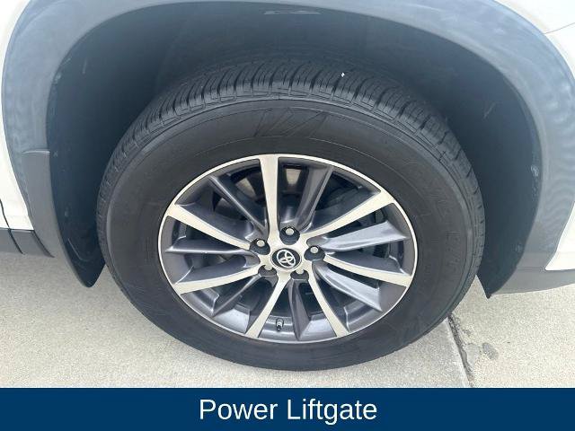 Used 2019 Toyota Highlander XLE AWD/4WD image 11
