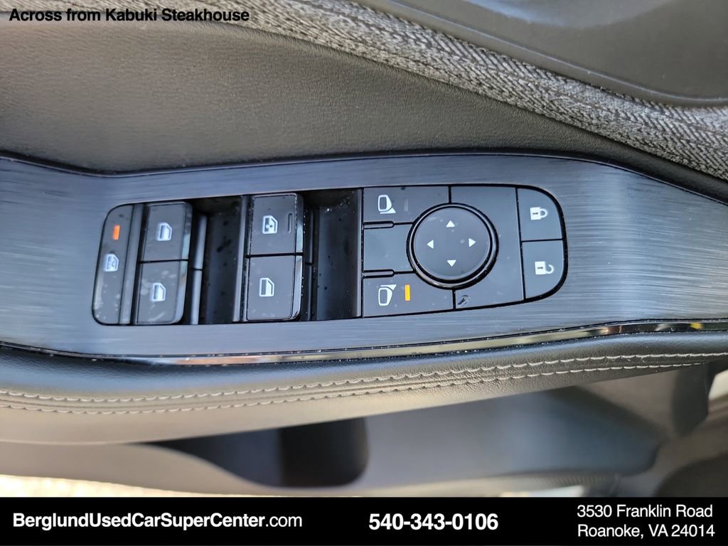 Used 2023 Nissan Rogue SV image 24