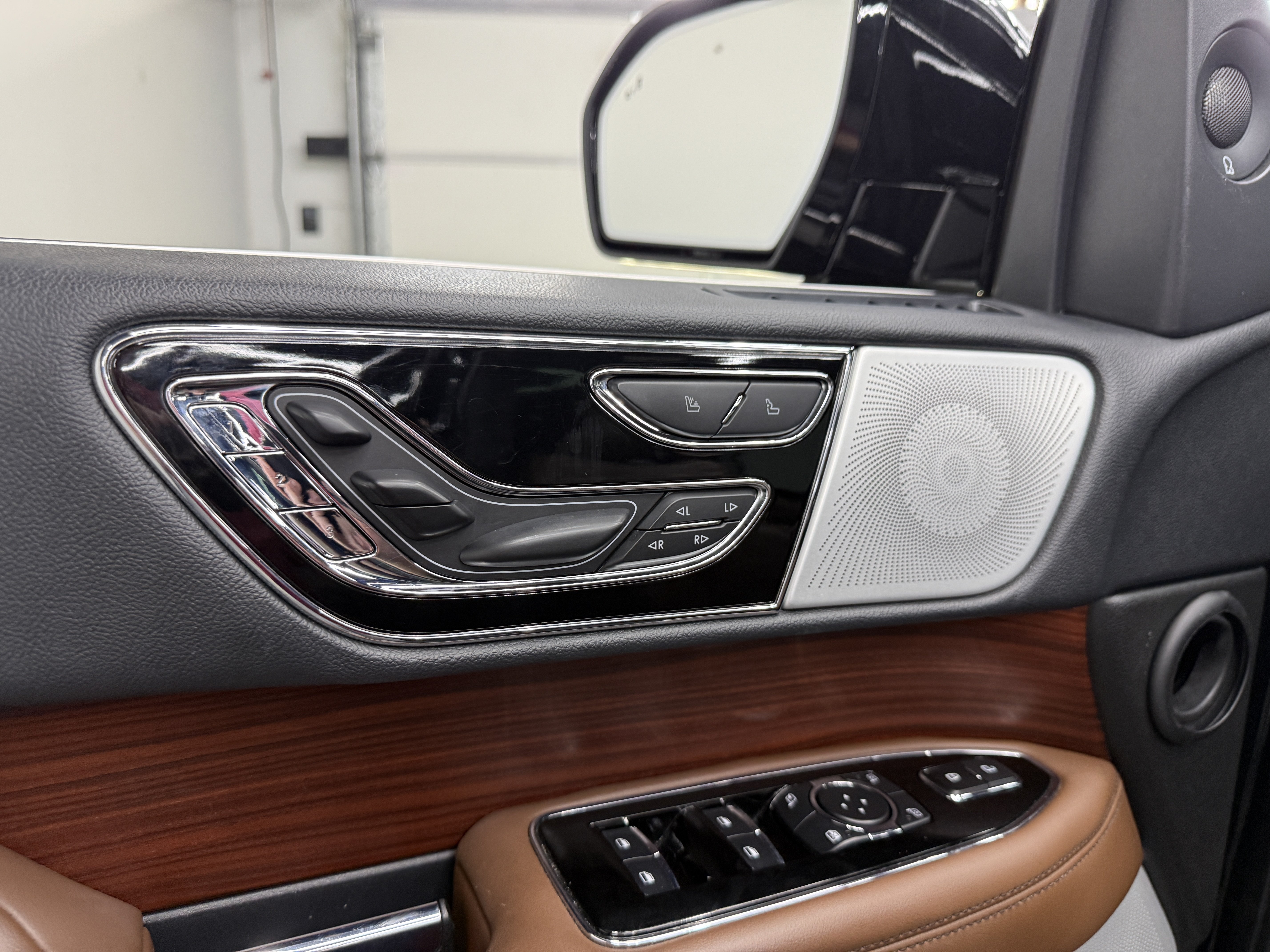 Used 2023 Lincoln Navigator L Reserve w/ Equipment Group 201A AWD/4WD image 10