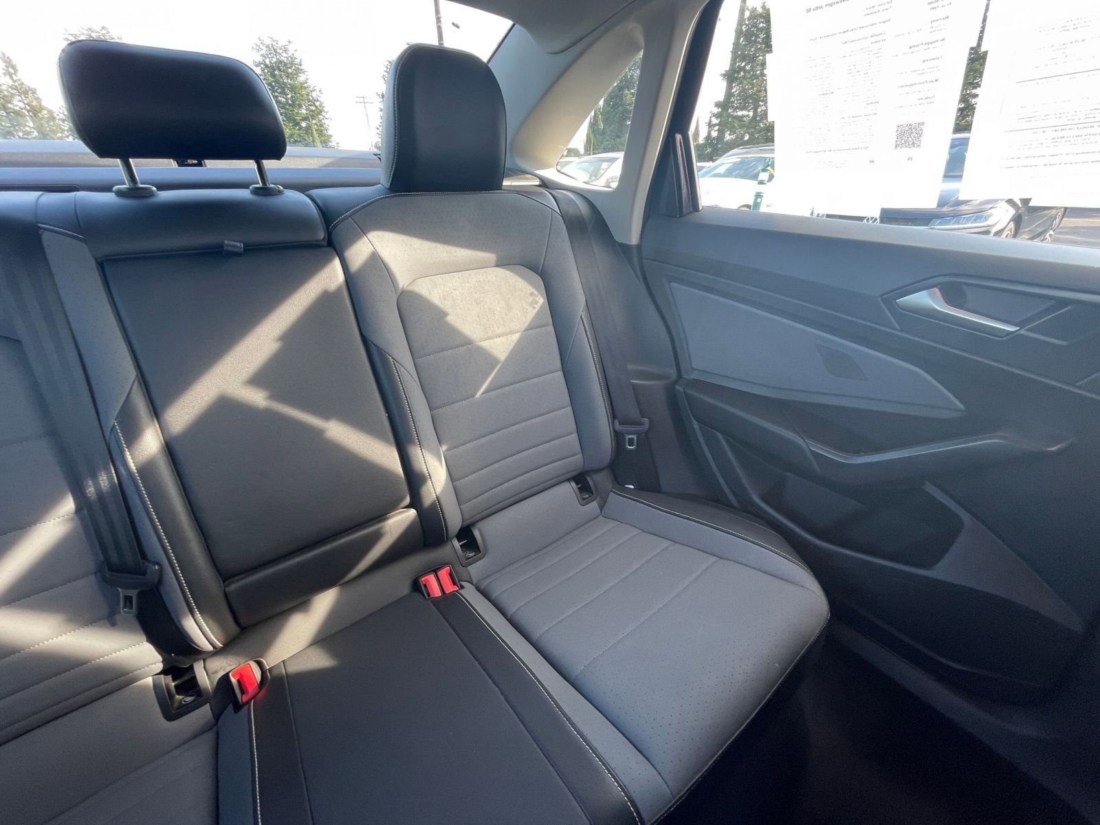 Used 2025 Volkswagen Jetta SE image 33