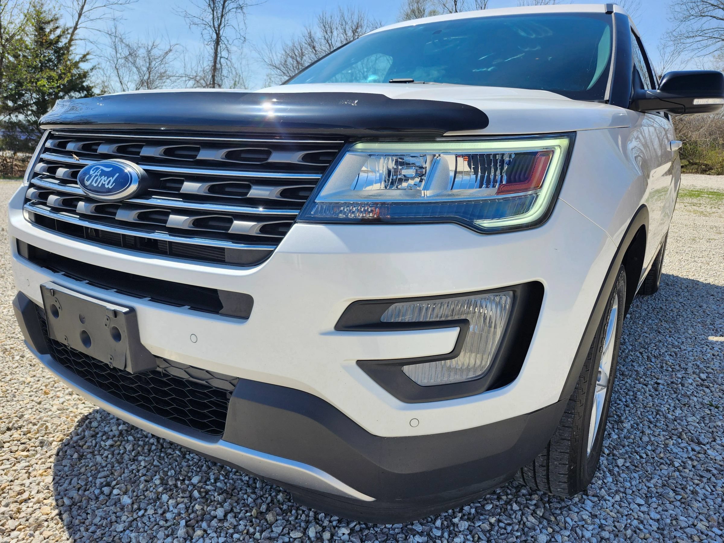 Used 2017 Ford Explorer XLT w/ Equipment Group 202A AWD/4WD image 9