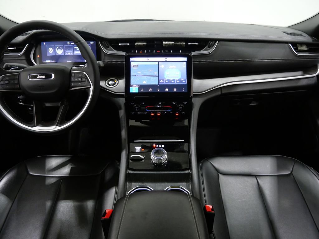 Used 2025 Jeep Grand Cherokee Limited image 10