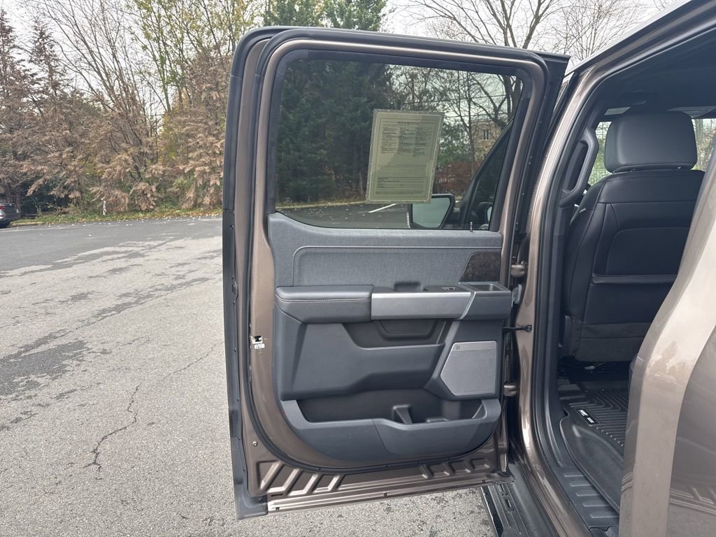 Used 2022 Ford F150 Lightning Lariat image 50