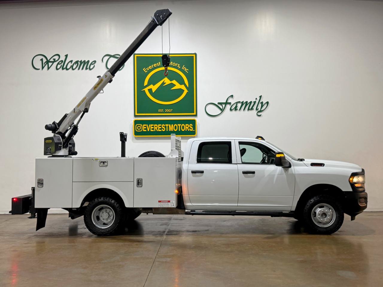 Used 2024 RAM 3500 Tradesman AWD/4WD image 11