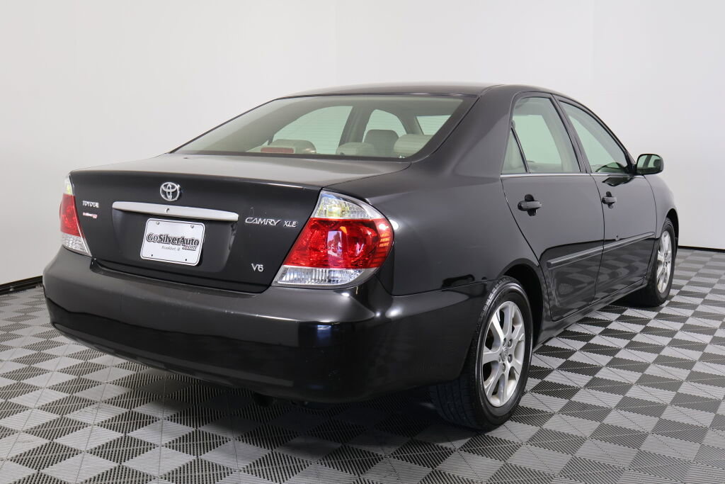 Used 2005 Toyota Camry XLE image 3