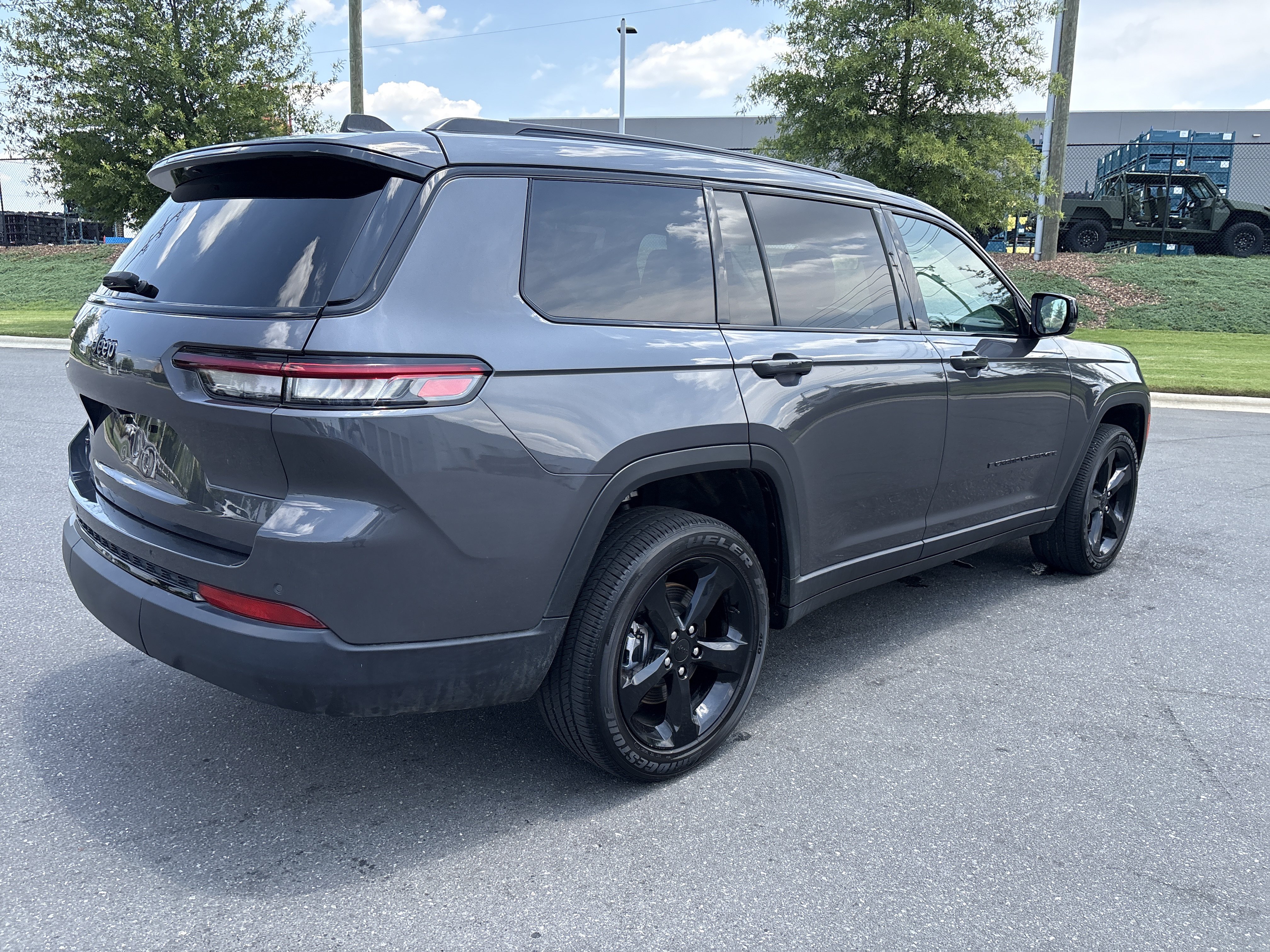Used 2025 Jeep Grand Cherokee L Altitude AWD/4WD image 6
