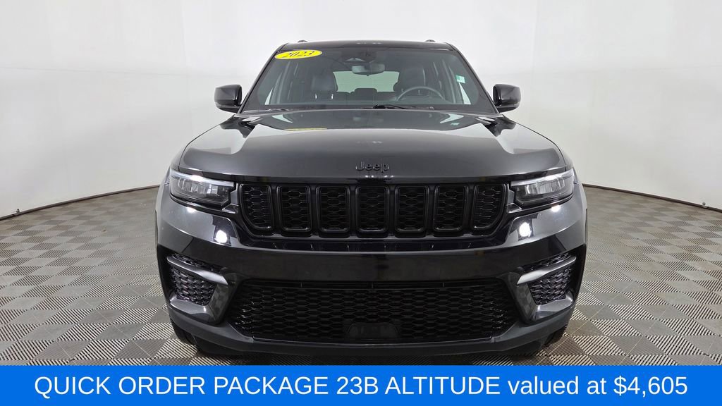 Used 2023 Jeep Grand Cherokee Altitude image 2