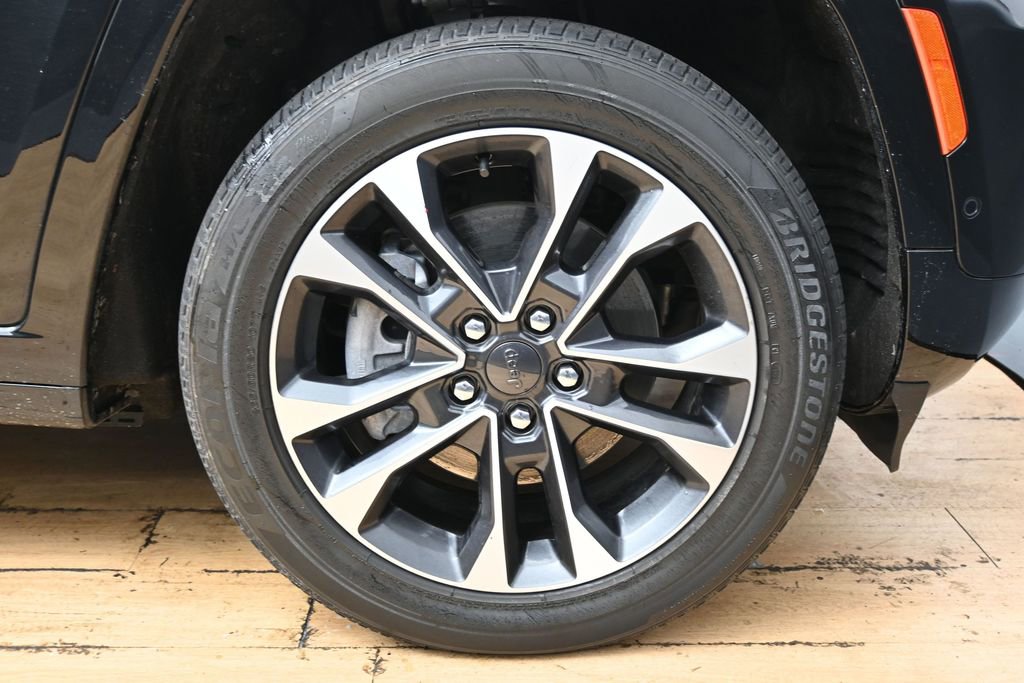 Used 2023 Jeep Grand Cherokee Overland w/ Advanced Protech Group III AWD/4WD image 15