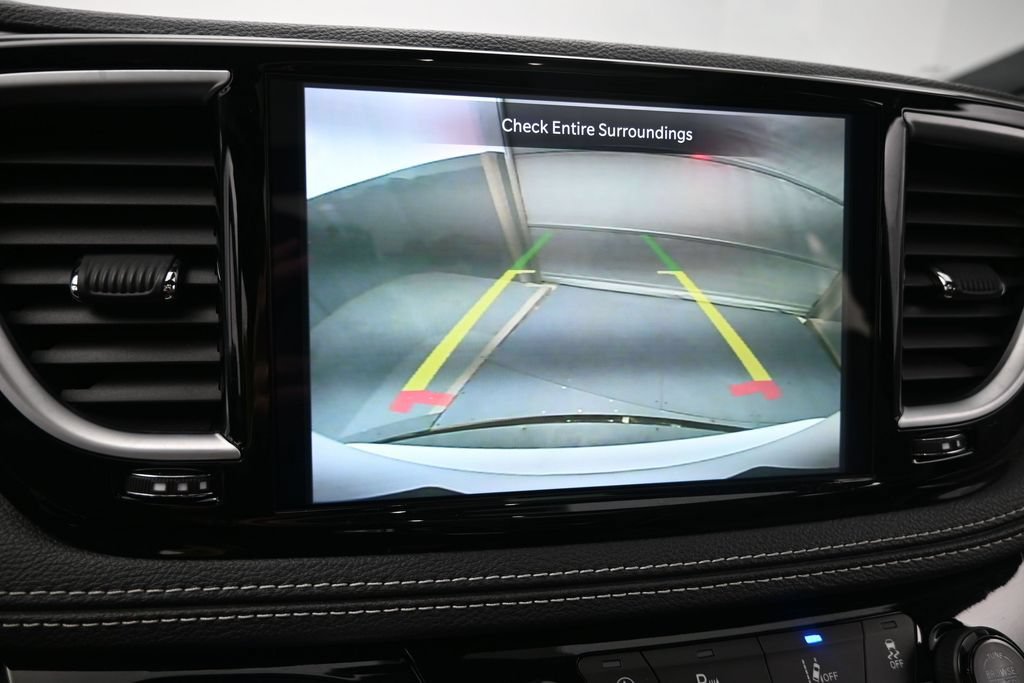 Used 2025 Chrysler Pacifica Limited FWD image 39