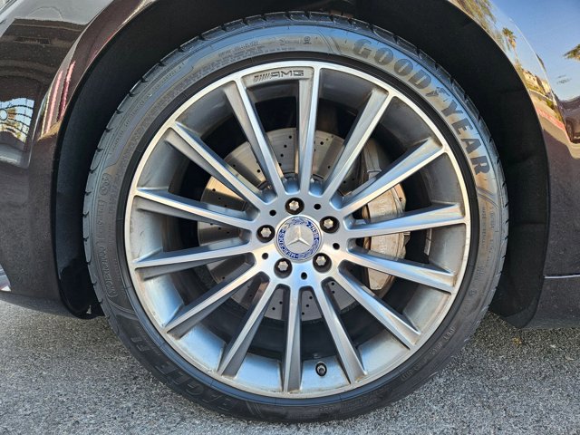 Used 2017 Mercedes-Benz S 550 Sedan image 23