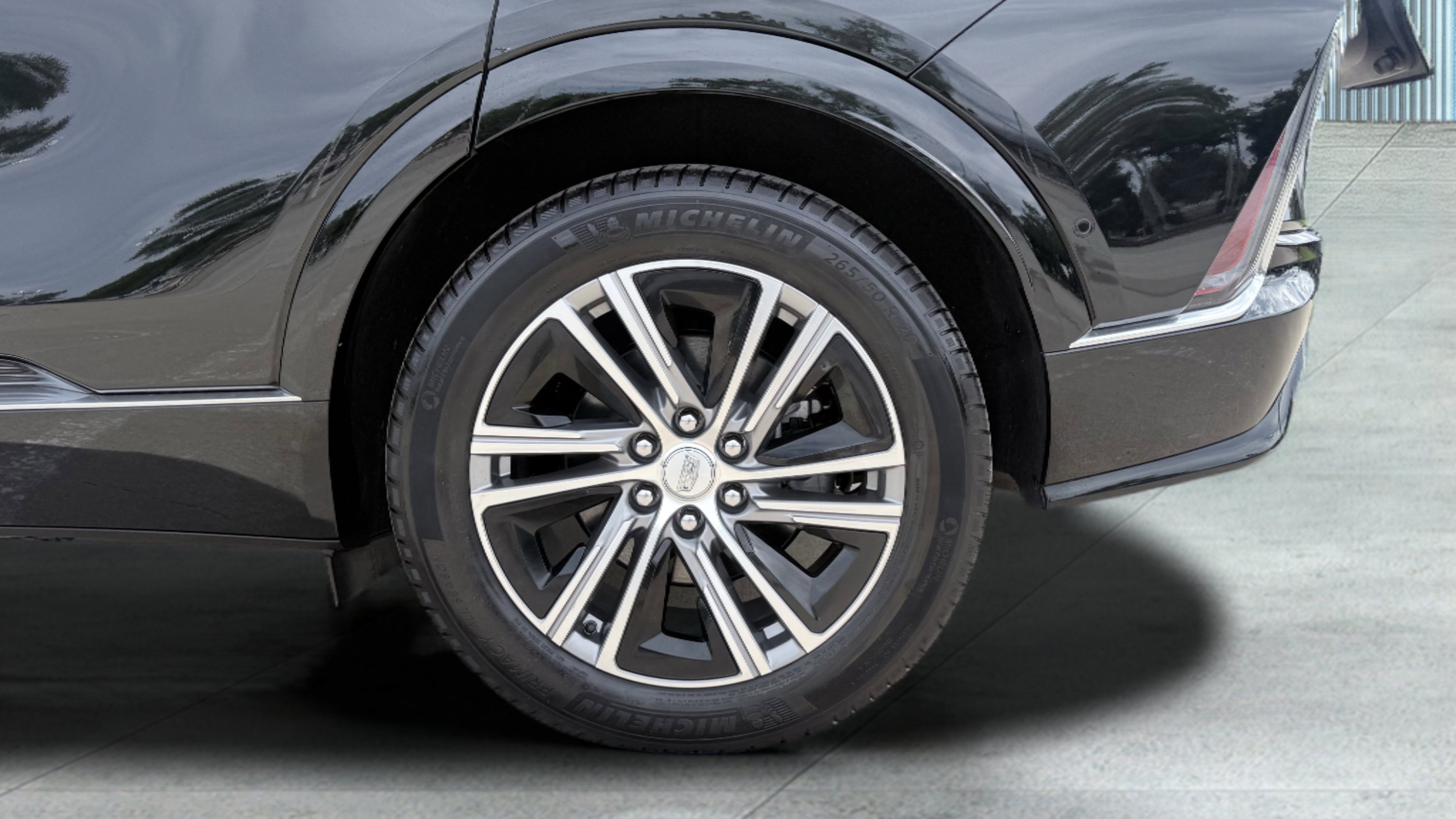 Used 2025 Cadillac Lyriq Luxury AWD/4WD image 14