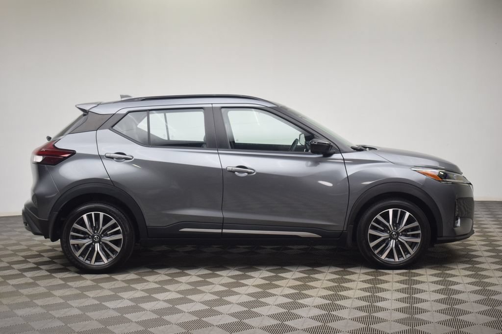 Used 2021 Nissan Kicks SR w/ SR Premium Package FWD image 12