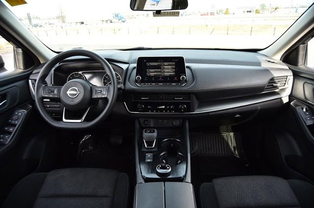 Used 2024 Nissan Rogue SV image 7
