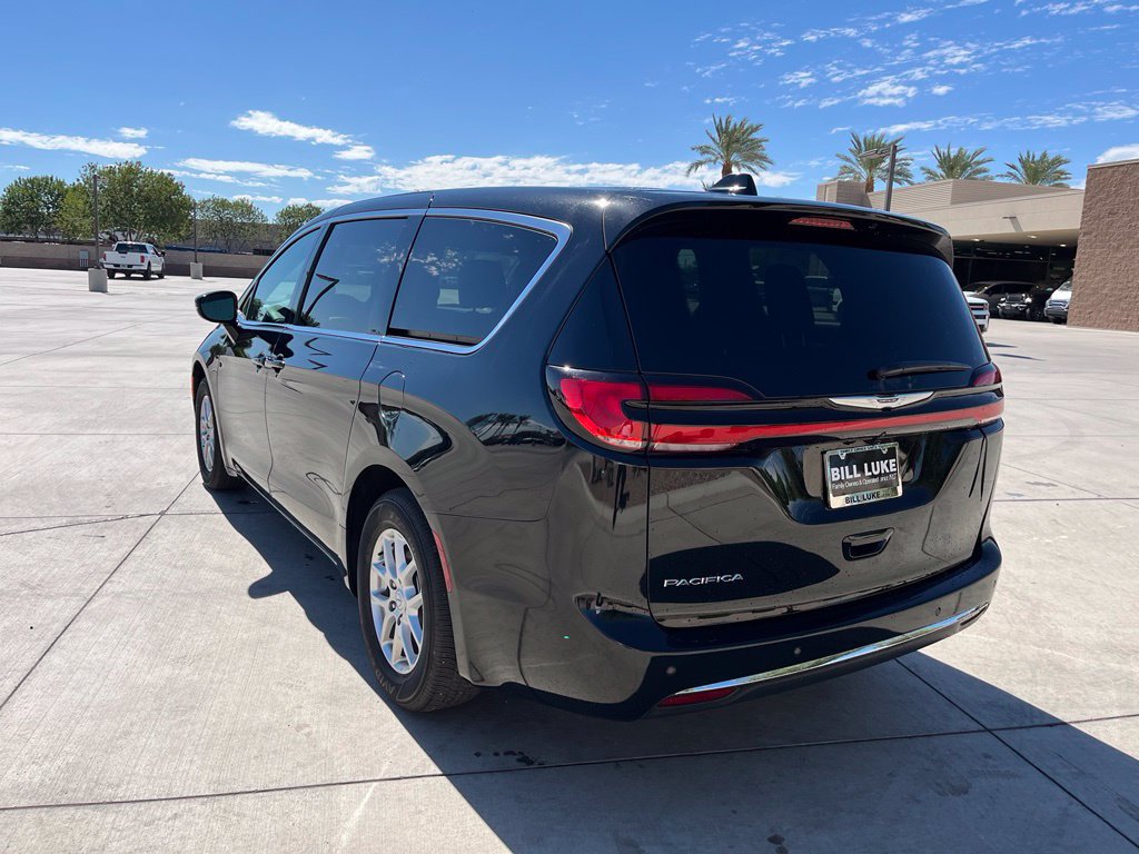 Used 2026 Chrysler Pacifica Select FWD image 9