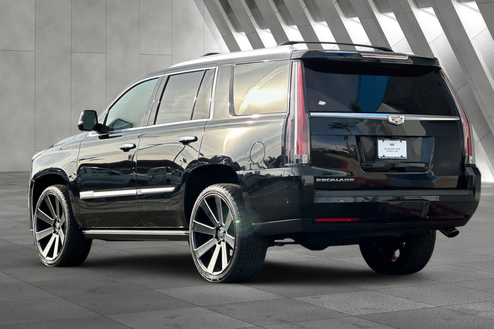 Used 2017 Cadillac Escalade Platinum image 6