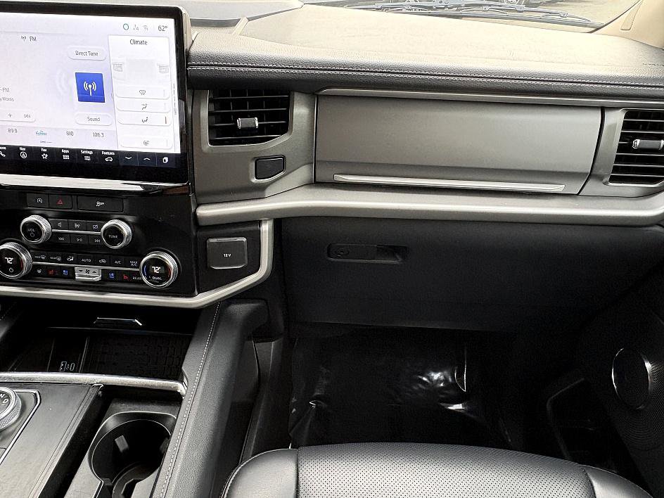 Used 2023 Ford Expedition XLT image 15