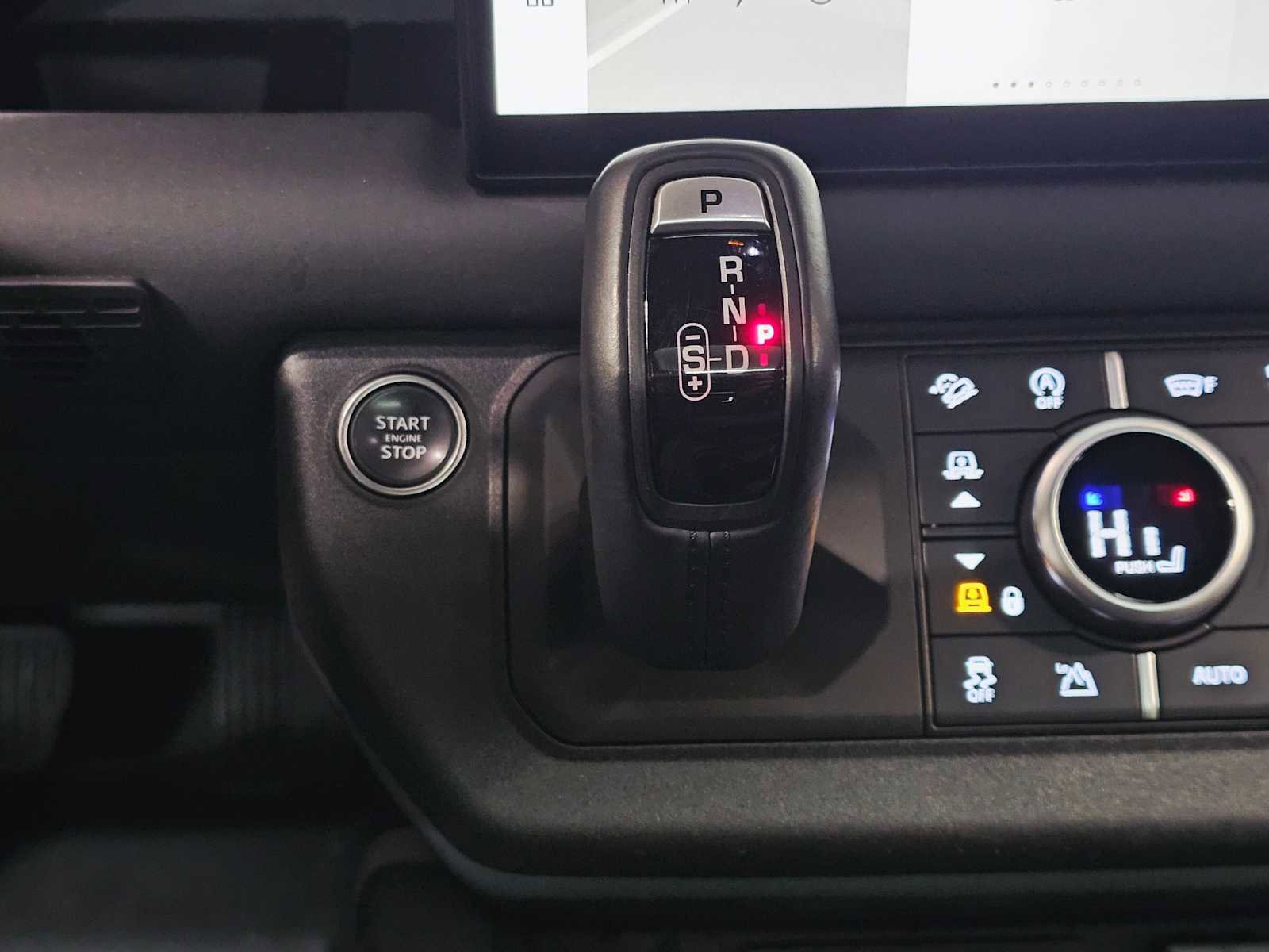 Used 2024 Land Rover Defender 130 X-Dynamic SE image 17