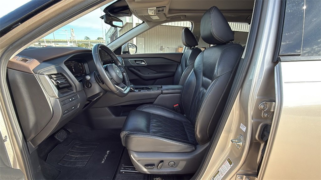 Used 2021 Nissan Rogue Platinum image 12