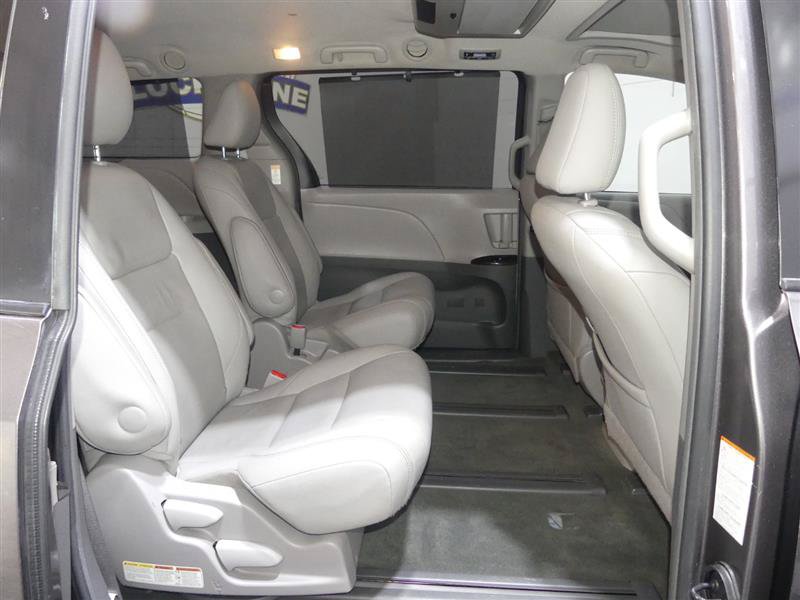 Used 2017 Toyota Sienna XLE Premium AWD/4WD image 26