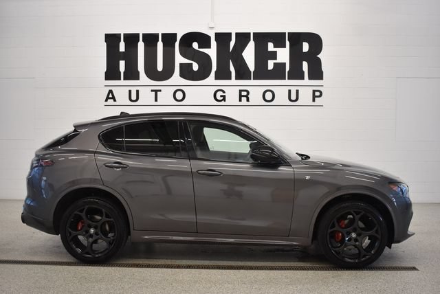 Used 2024 Alfa Romeo Stelvio Ti w/ Performance Driving Package AWD/4WD image 2