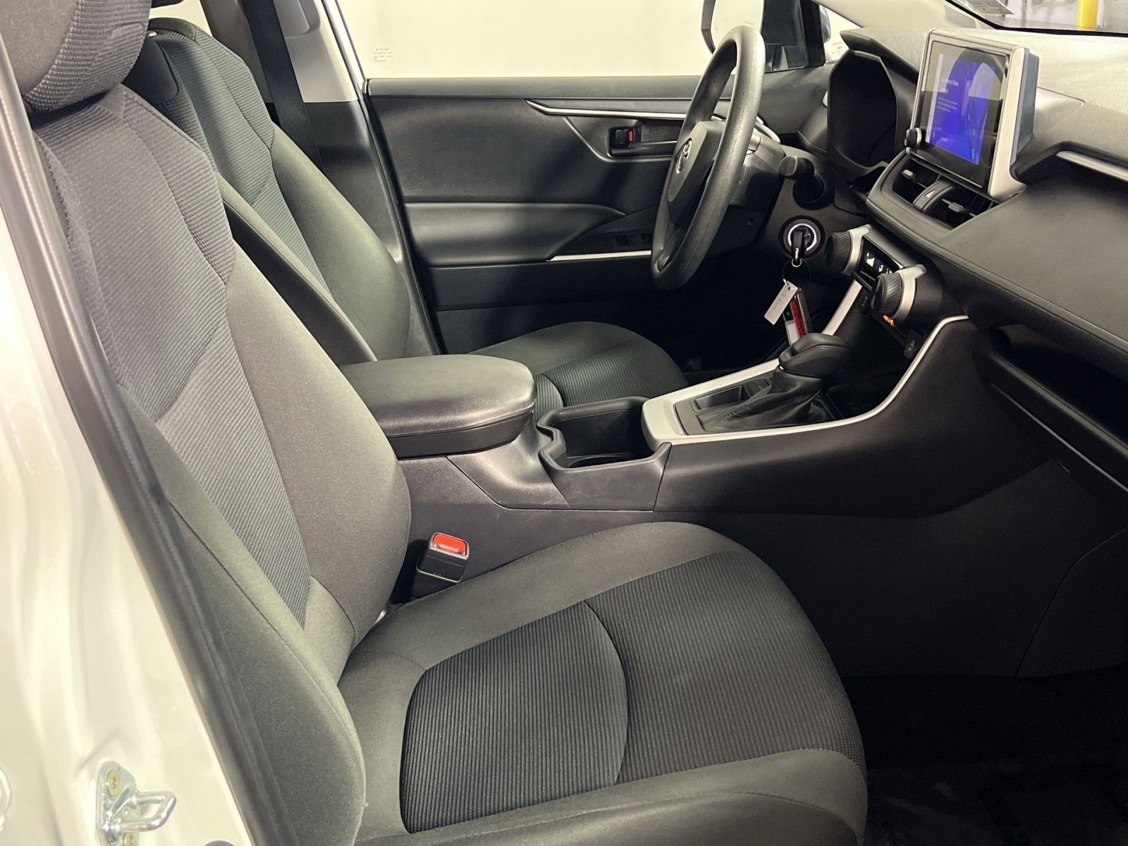 Used 2025 Toyota RAV4 LE FWD image 28