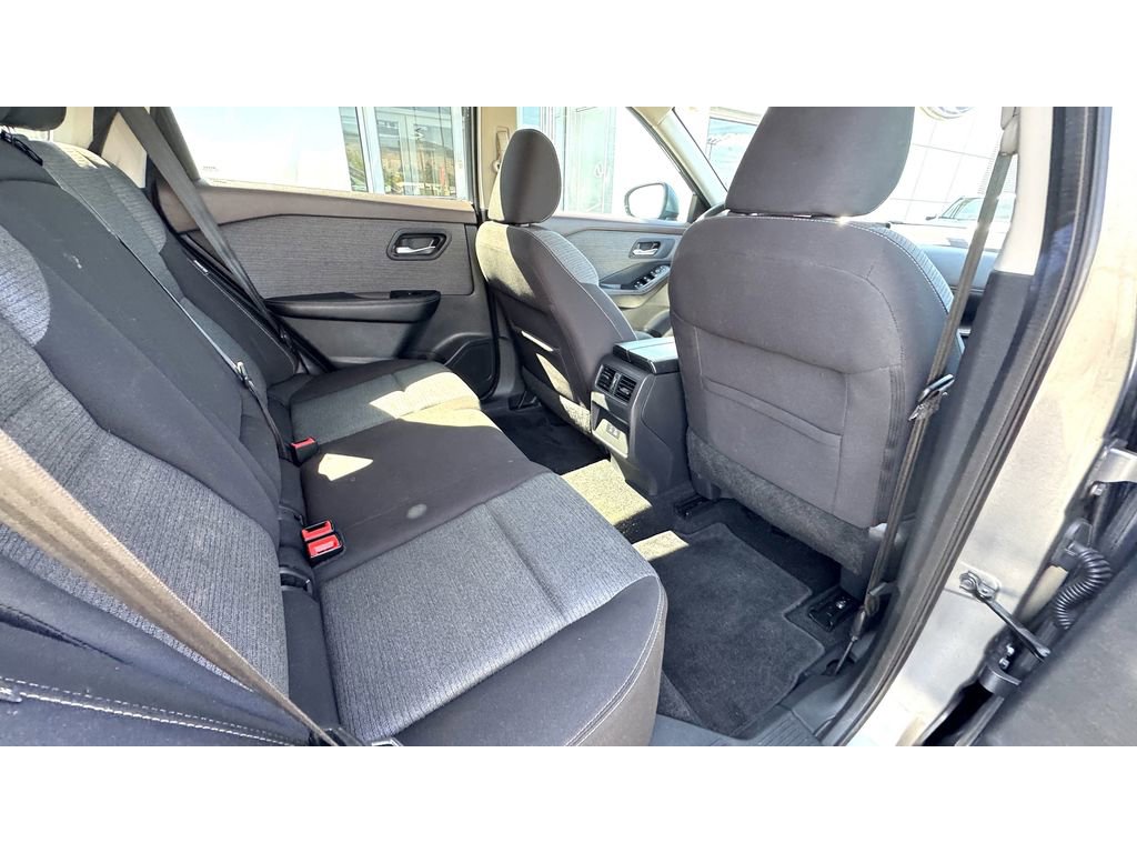 Used 2022 Nissan Rogue SV image 11