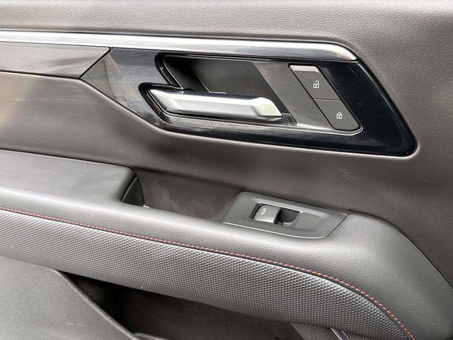 Used 2025 Chevrolet Suburban RST w/ Sun And Tow Package image 17