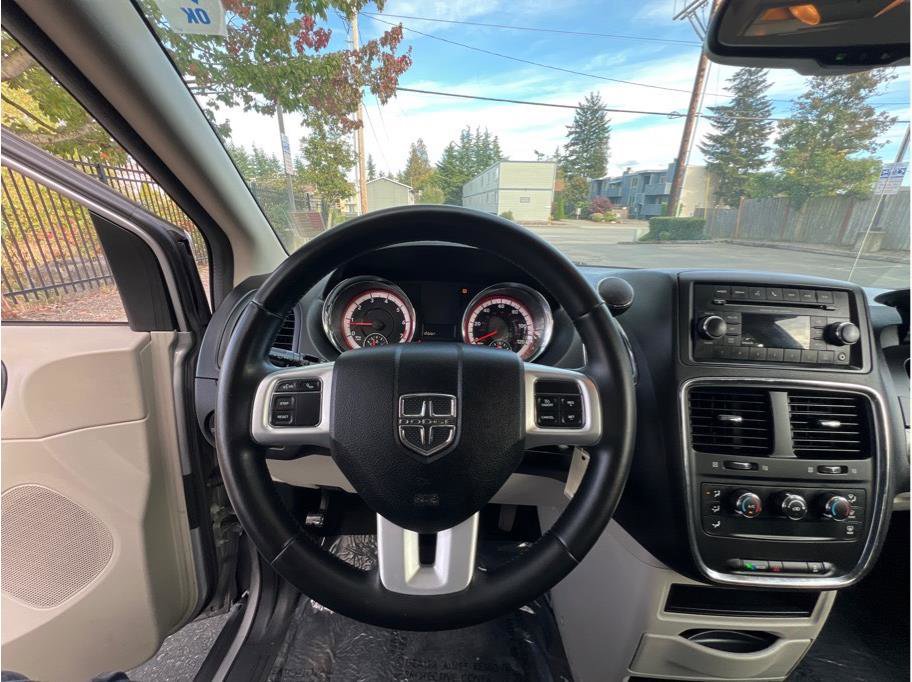 Used 2016 Dodge Grand Caravan American Value Package w/ UConnect Hands-Free Group image 7