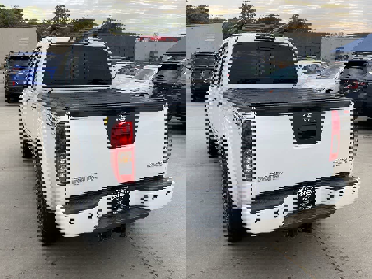 Used 2020 Nissan Frontier PRO-4X w/ Pro-4x Utility Package image 4