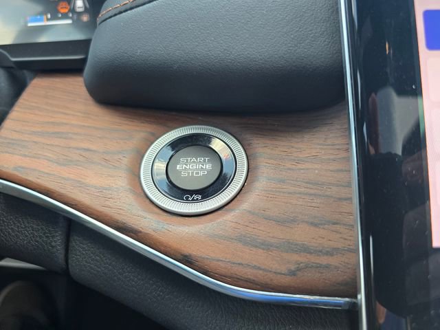Used 2023 Jeep Grand Cherokee Summit AWD/4WD image 23