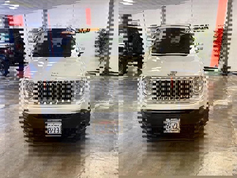 Used 2016 Jeep Renegade Limited image 2