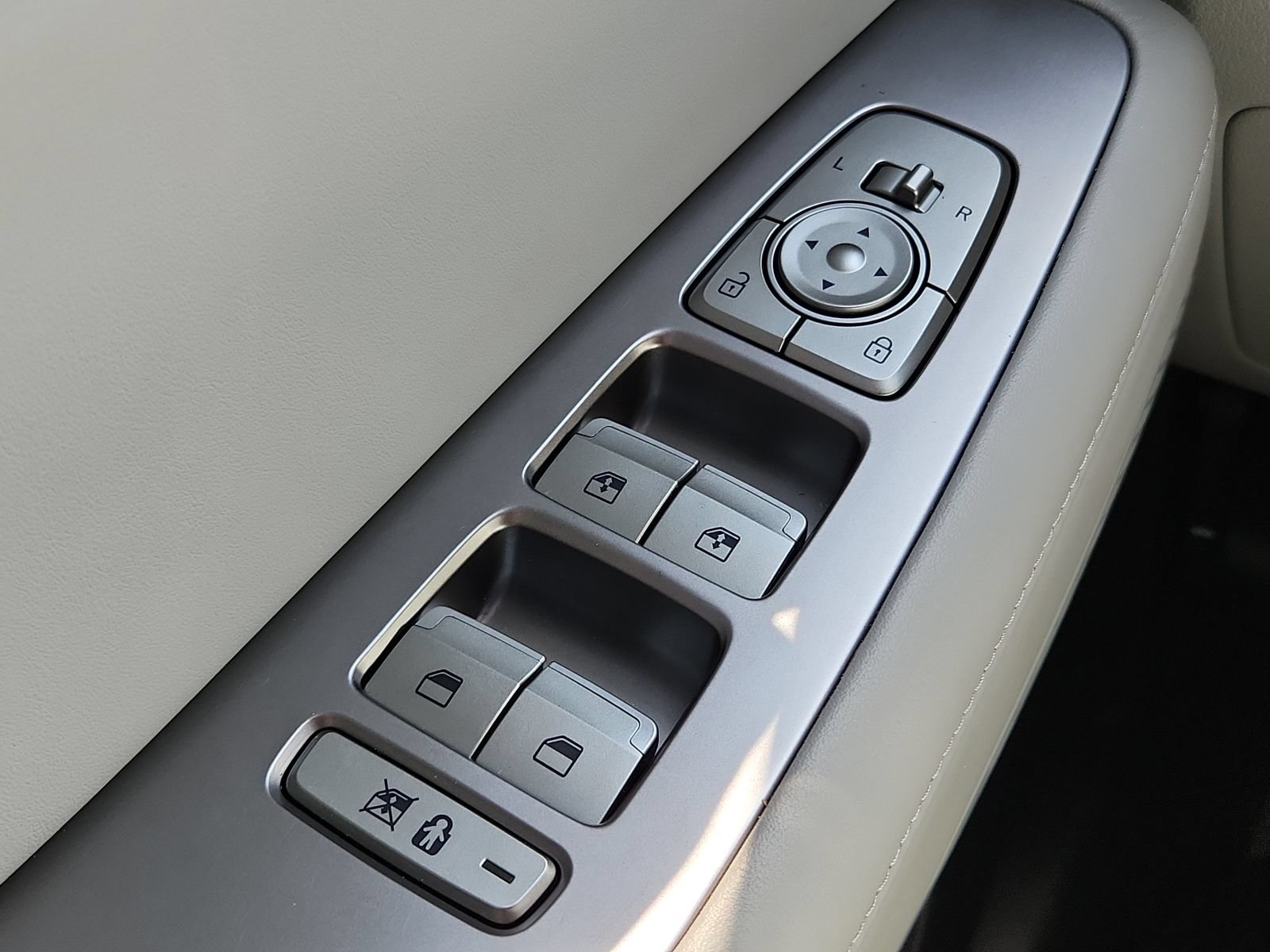 Used 2024 Hyundai Palisade SEL FWD image 16