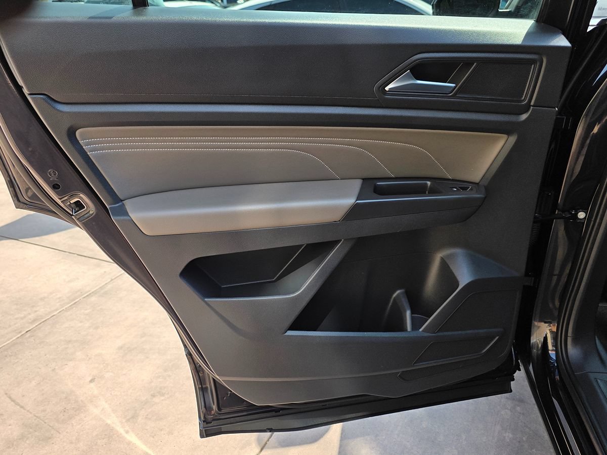 Used 2023 Volkswagen Atlas Cross Sport SE FWD image 28